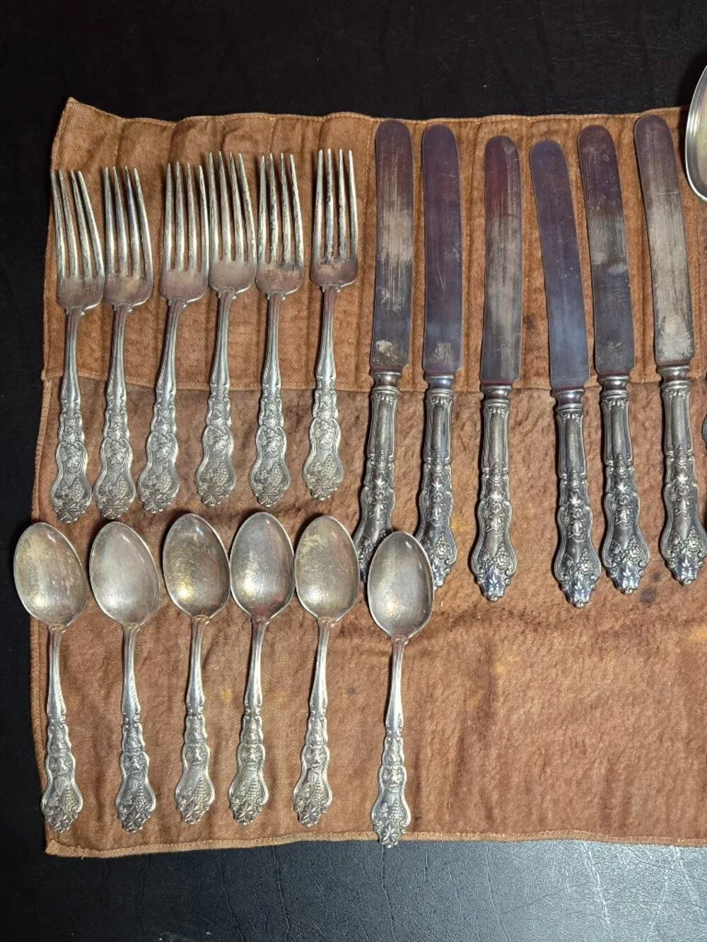 Rogers & Bros. Silverplate Flatware Grapevine Pattern 22 pcs.